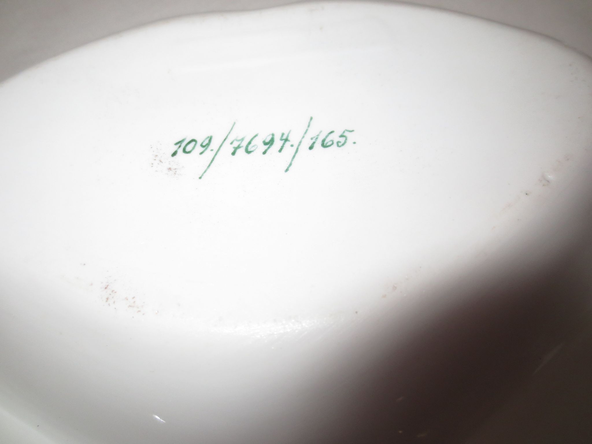 Numbered decorated porcelain quarter dish for hors d'oeuvre or other