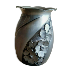 Vase étain d'art repoussé Art
