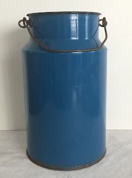 Enamelled blue pot
