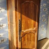 Bonnetière (armoire une porte) Louis XV en merisier, du XVIIIe siècle