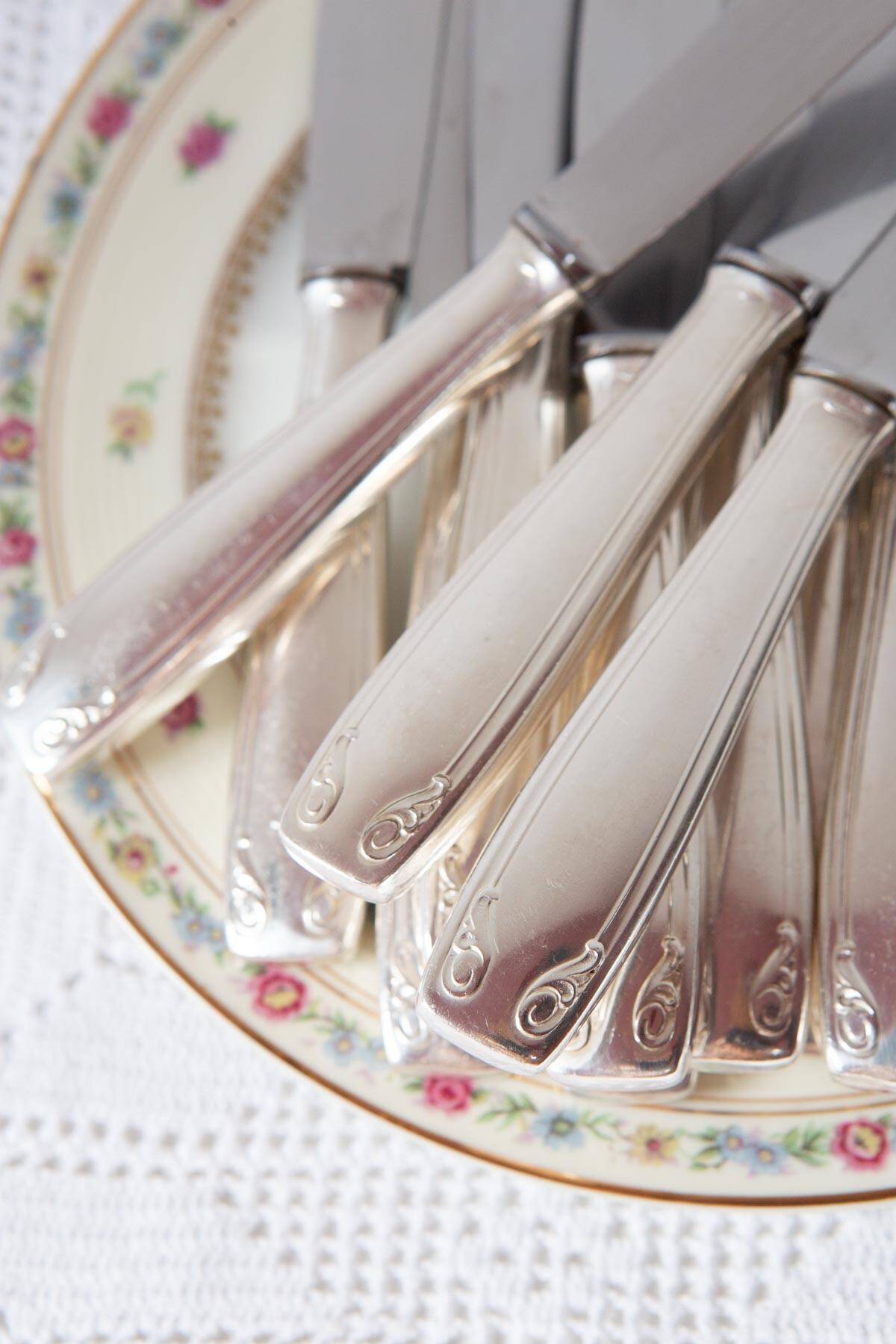 Set of 12 François Frionnet table knives, classic style, 1970s