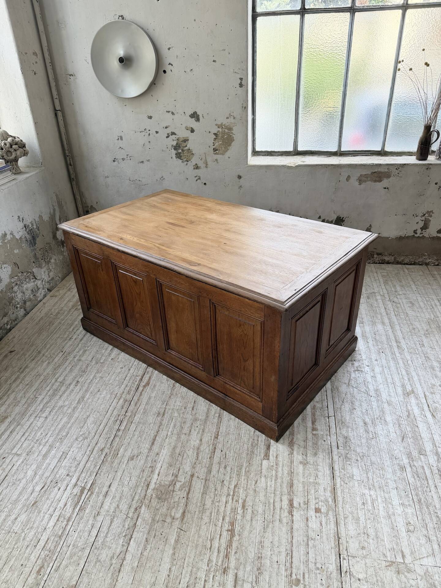 Counter or desk in oak from the 1950s.