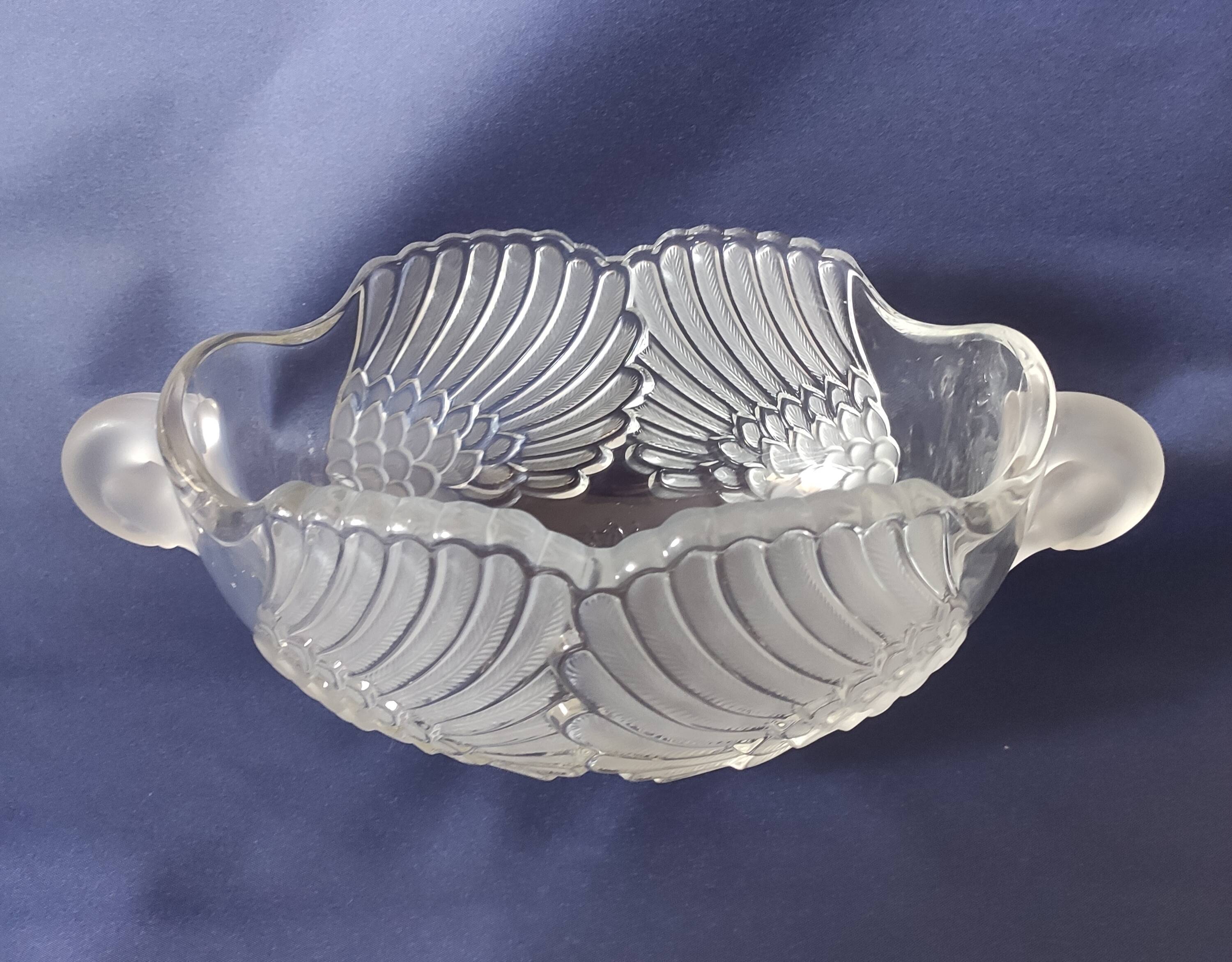 Central coupe in frosted crystal with double swan neck, Mikasa Walther