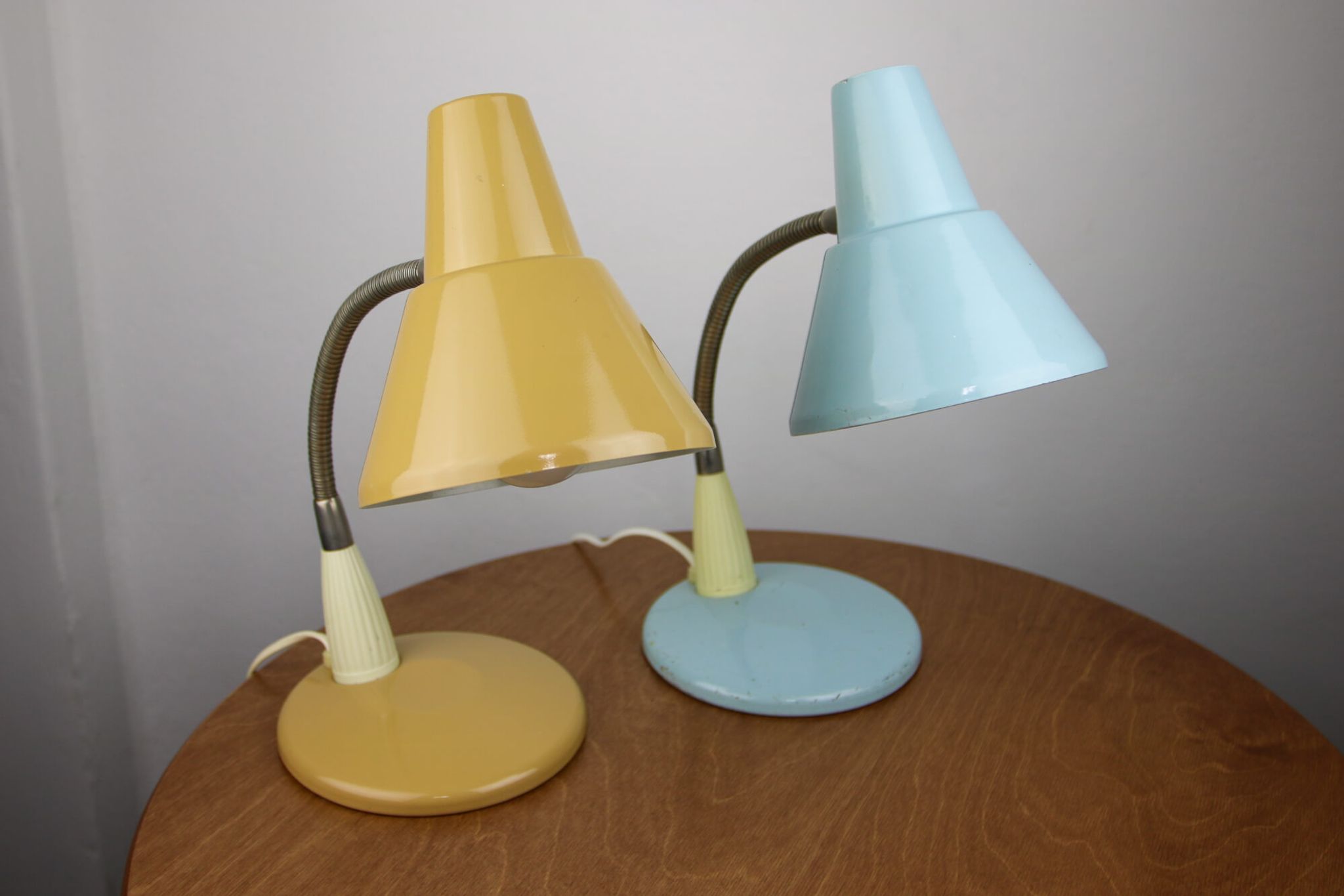 Adjustable Desk Lamp in Blue and Sand Painted Metal and Chrome-Plated Spiral Arm, 1970s, Set of 2