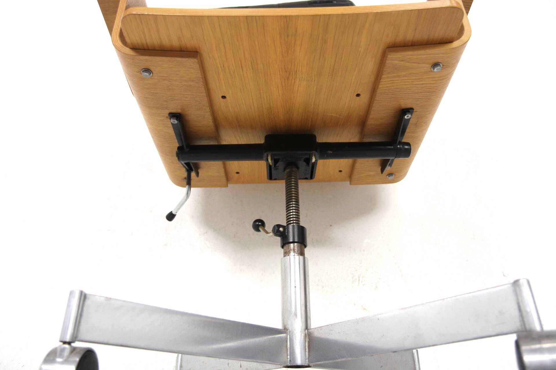 Scandinavian rotating leather armchair, Swivel, Sweden, 1970