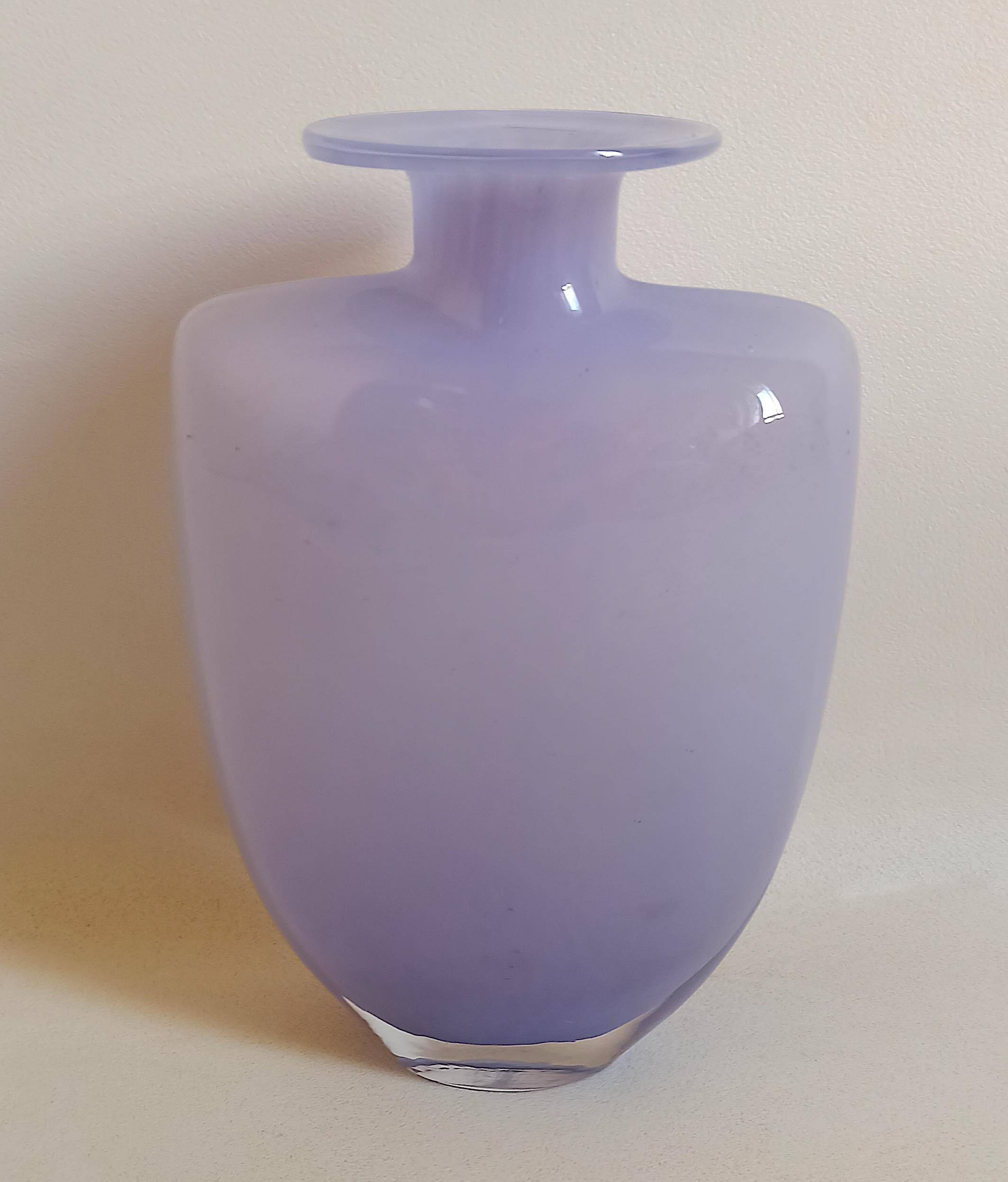 Vase Bleu lavande signé Kjell Engman Années 80 Hauteur 24,5 cm