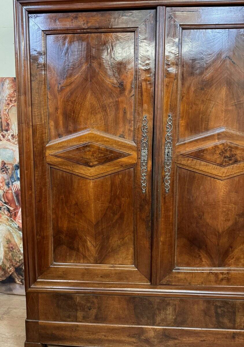 Armoire Bourguignonne En Noyer Massif