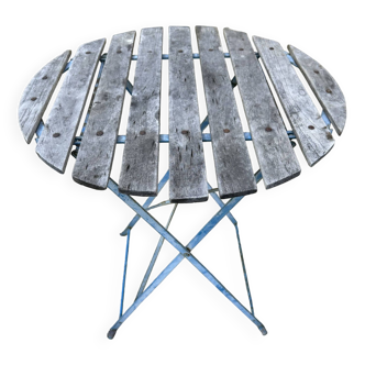 Round folding garden table