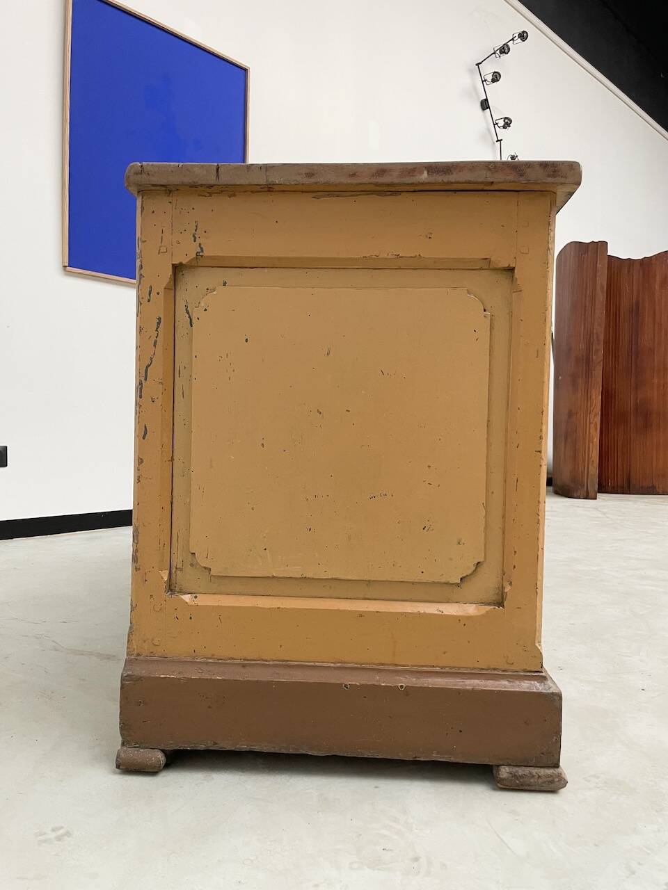 Yellow patina commercial counter from the 50s