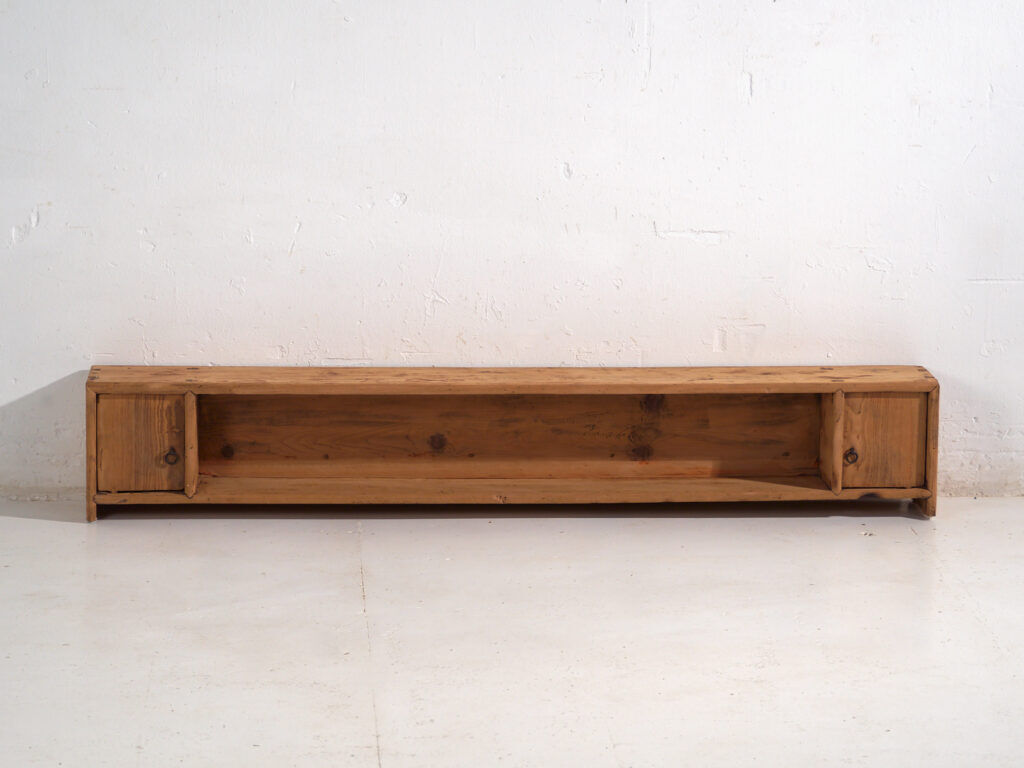 Old pine wood buffet – China, circa 1930