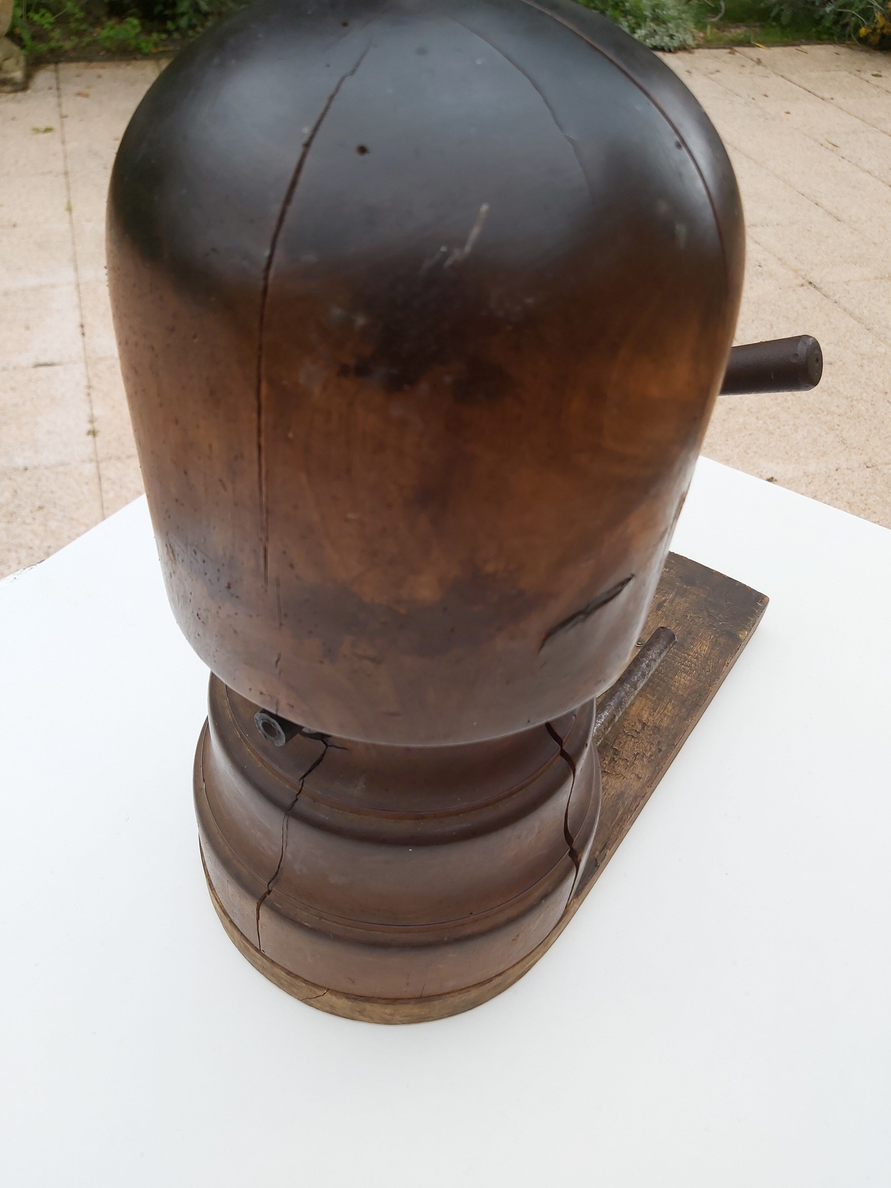 Shape with adjustable hat