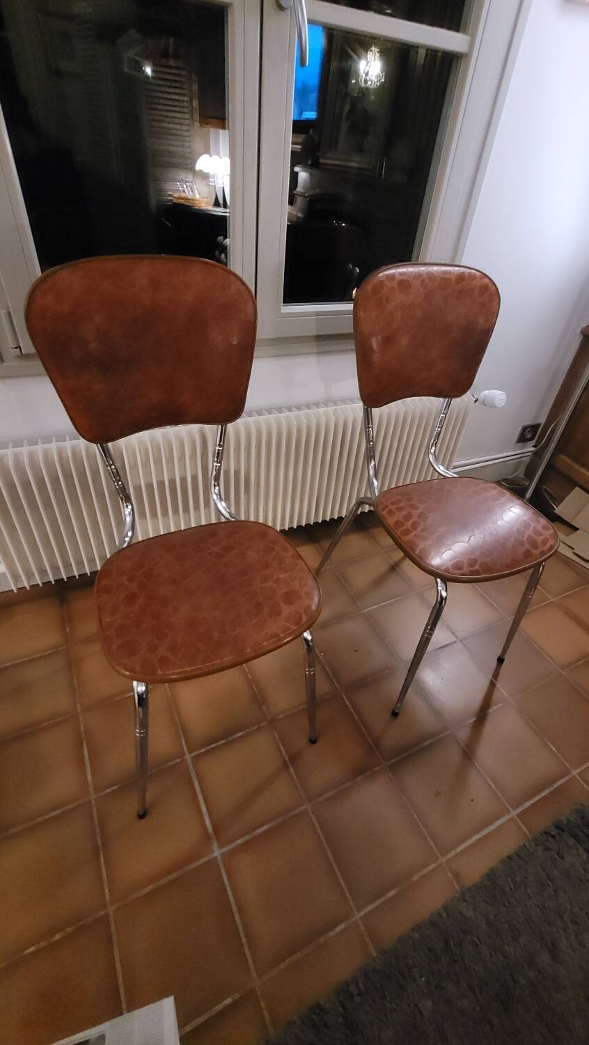 2 70s crocodile chairs