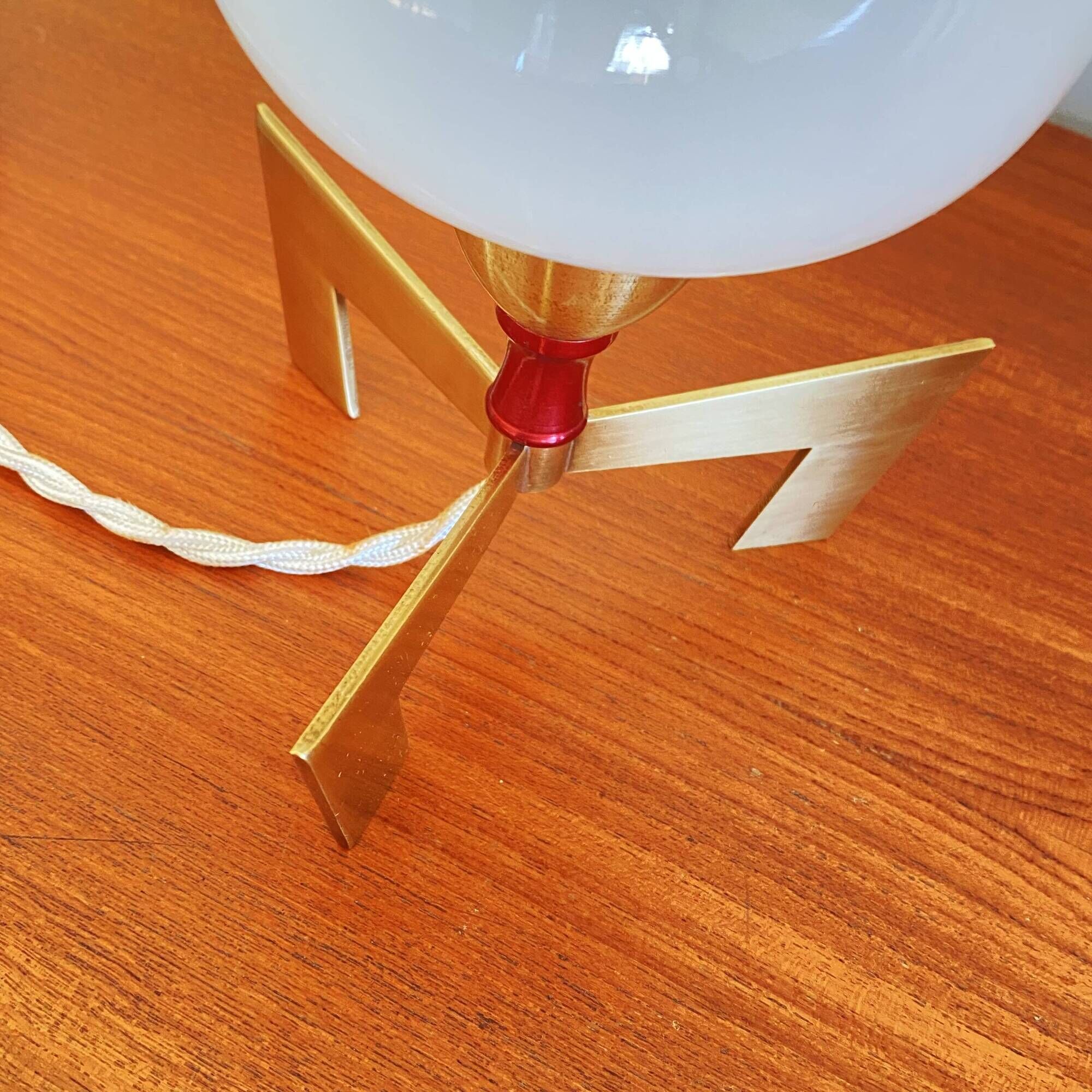Lampe de table bureau chevet vintage globe verre opaline ancien