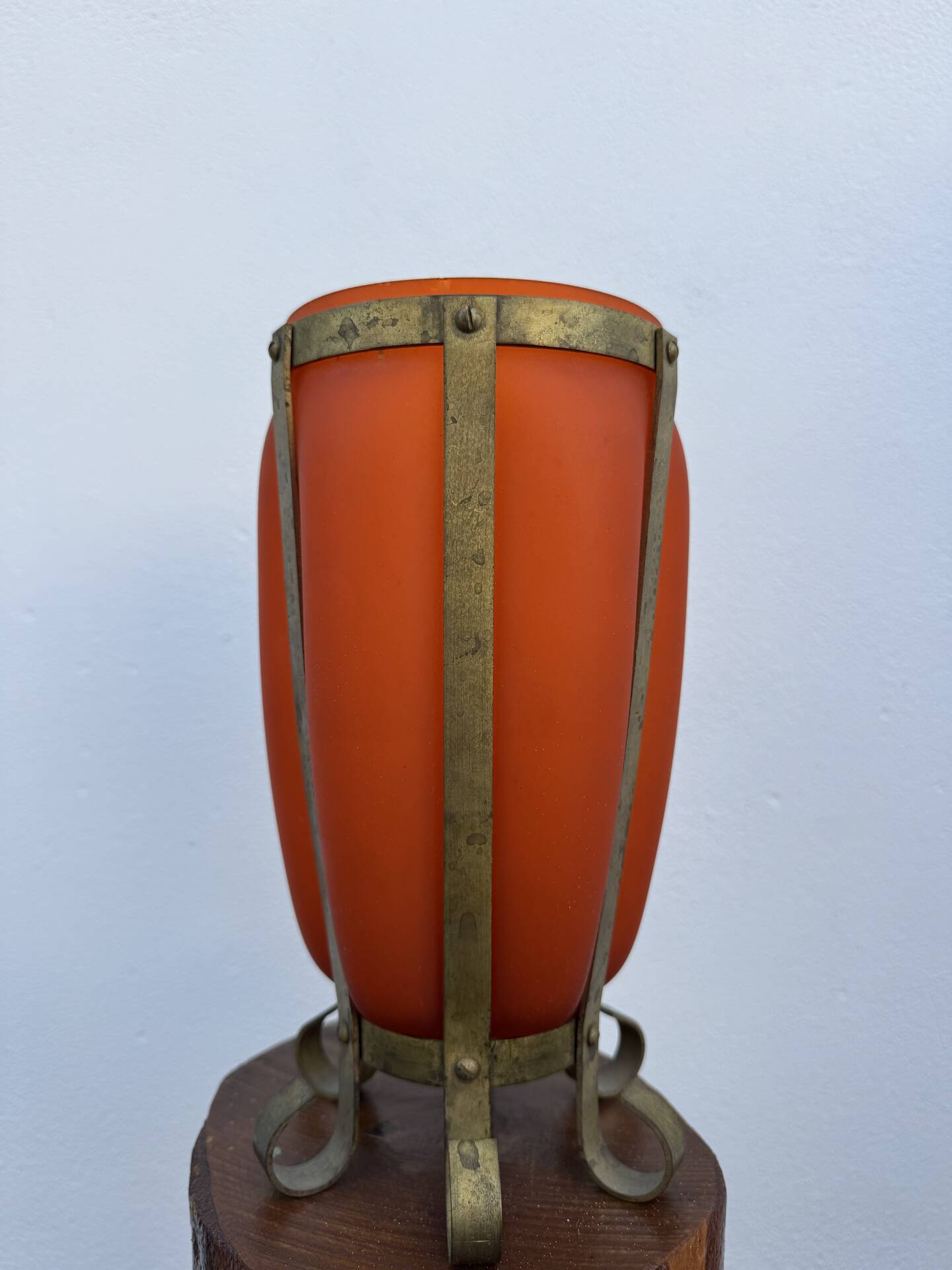 Vase à monture pâte de verre laiton années 60