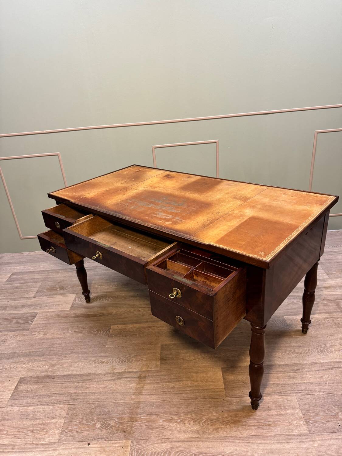 Flat Desk In Mahogany And Mahogany Feather Jacob Feet Louis Philippe Period XIX Eme Century
