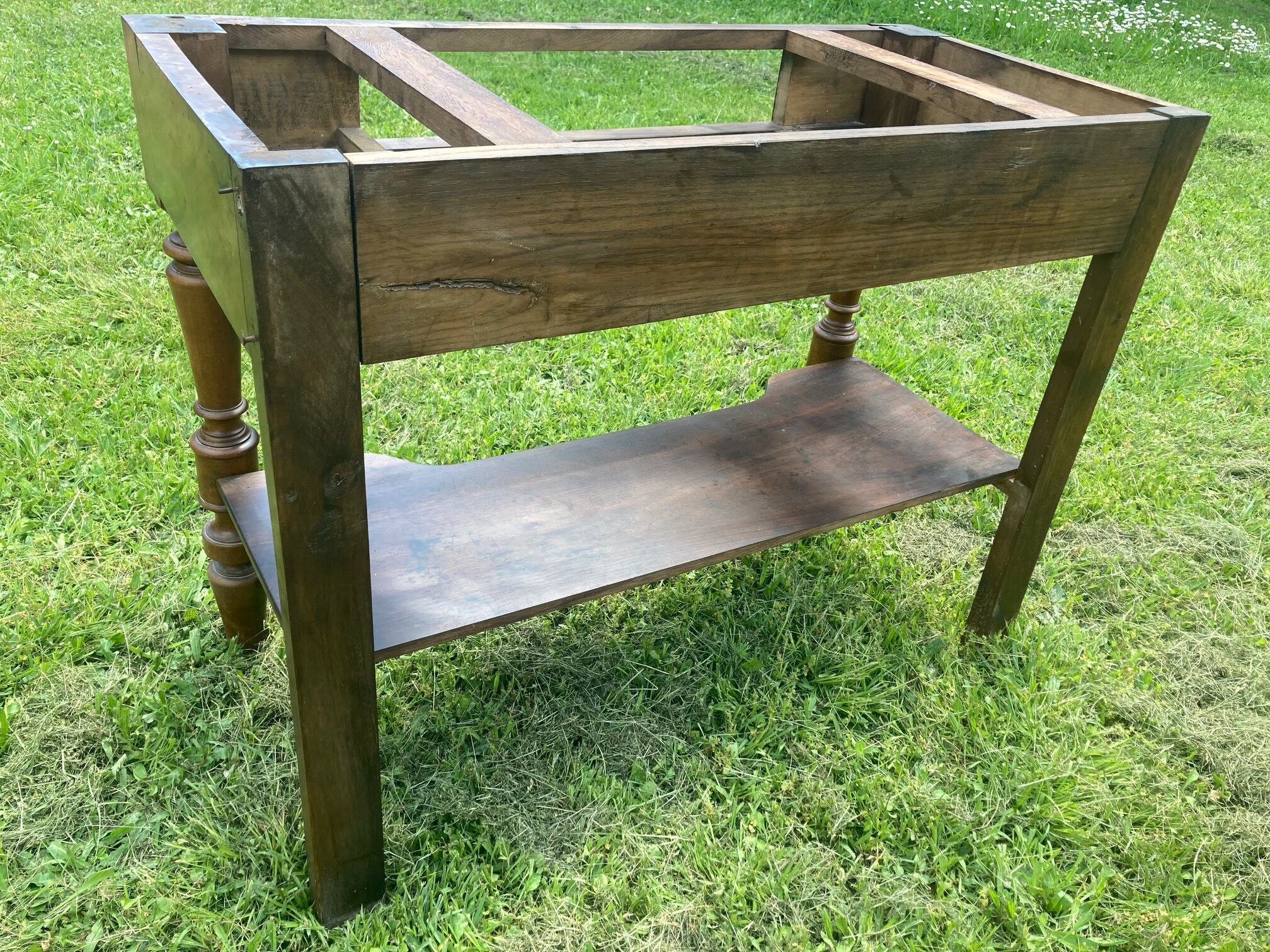 Toilet table