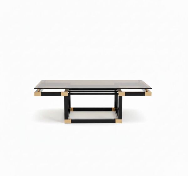 Table basse moderniste – Laiton, Laque noire et Verre fumé – Années 70