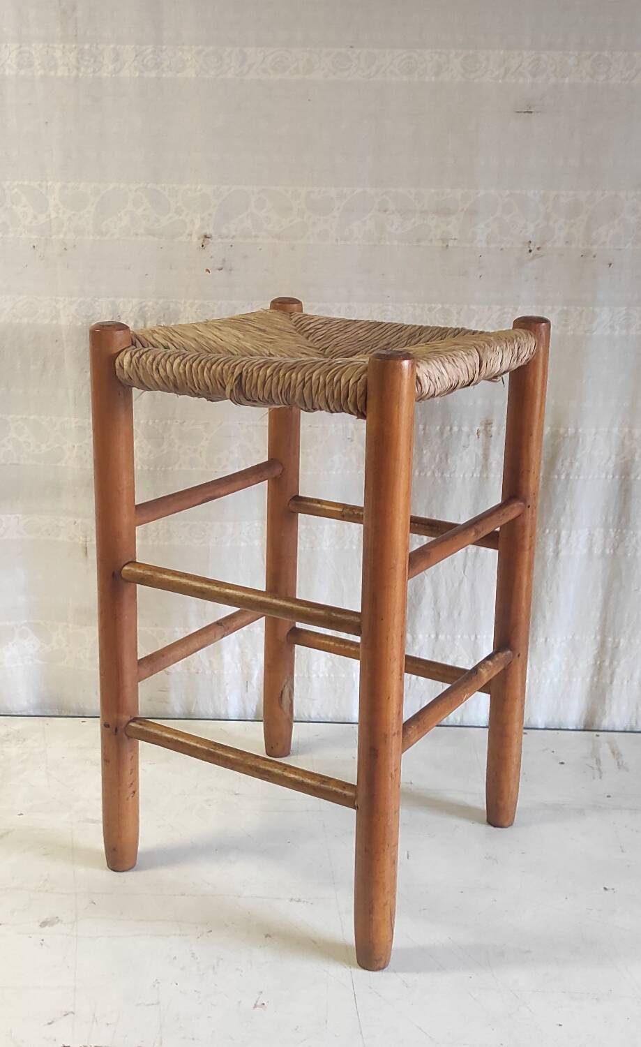 High stool in solid wood and straw - mid. 20th century