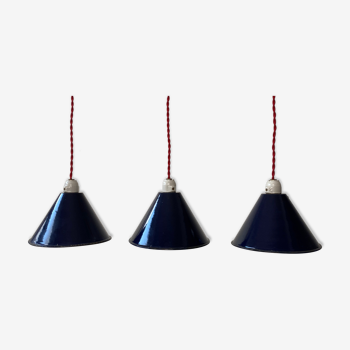 Lot 3 old blue conical enamel suspensions