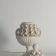 Lampe de table en céramique blanche avec motif floral, Italie années 1960