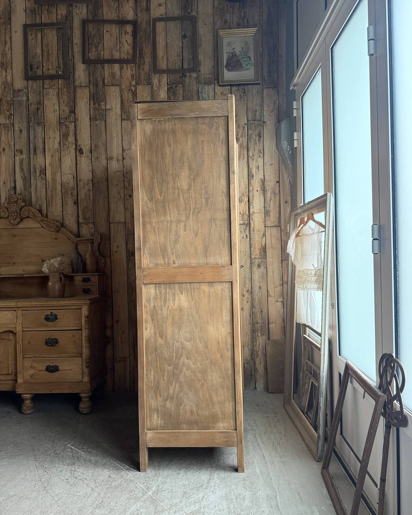 Parisian Art Deco wardrobe with hanging space (renovated)