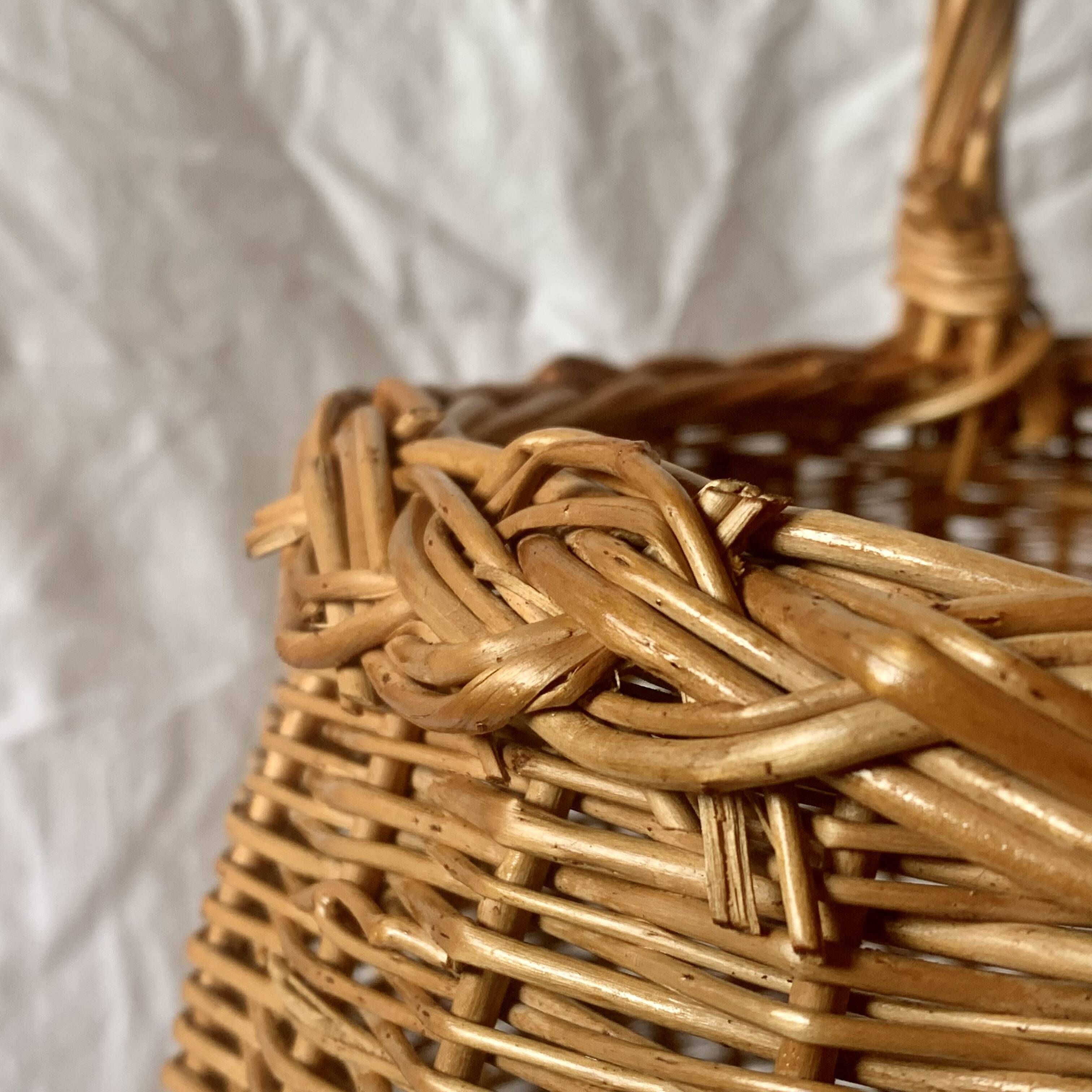 Vintage woven wicker round basket