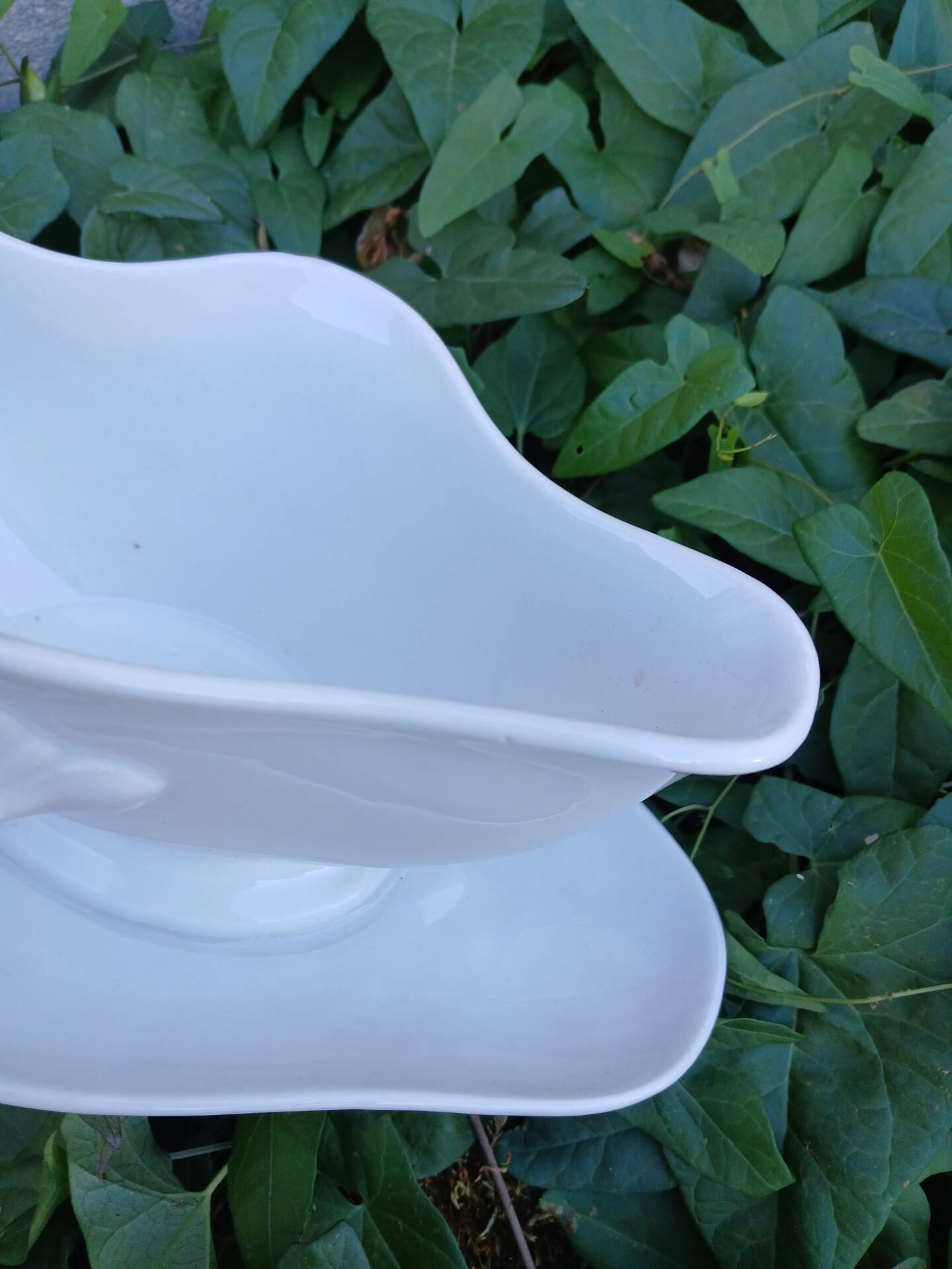 Saucière en faïence blanche 
