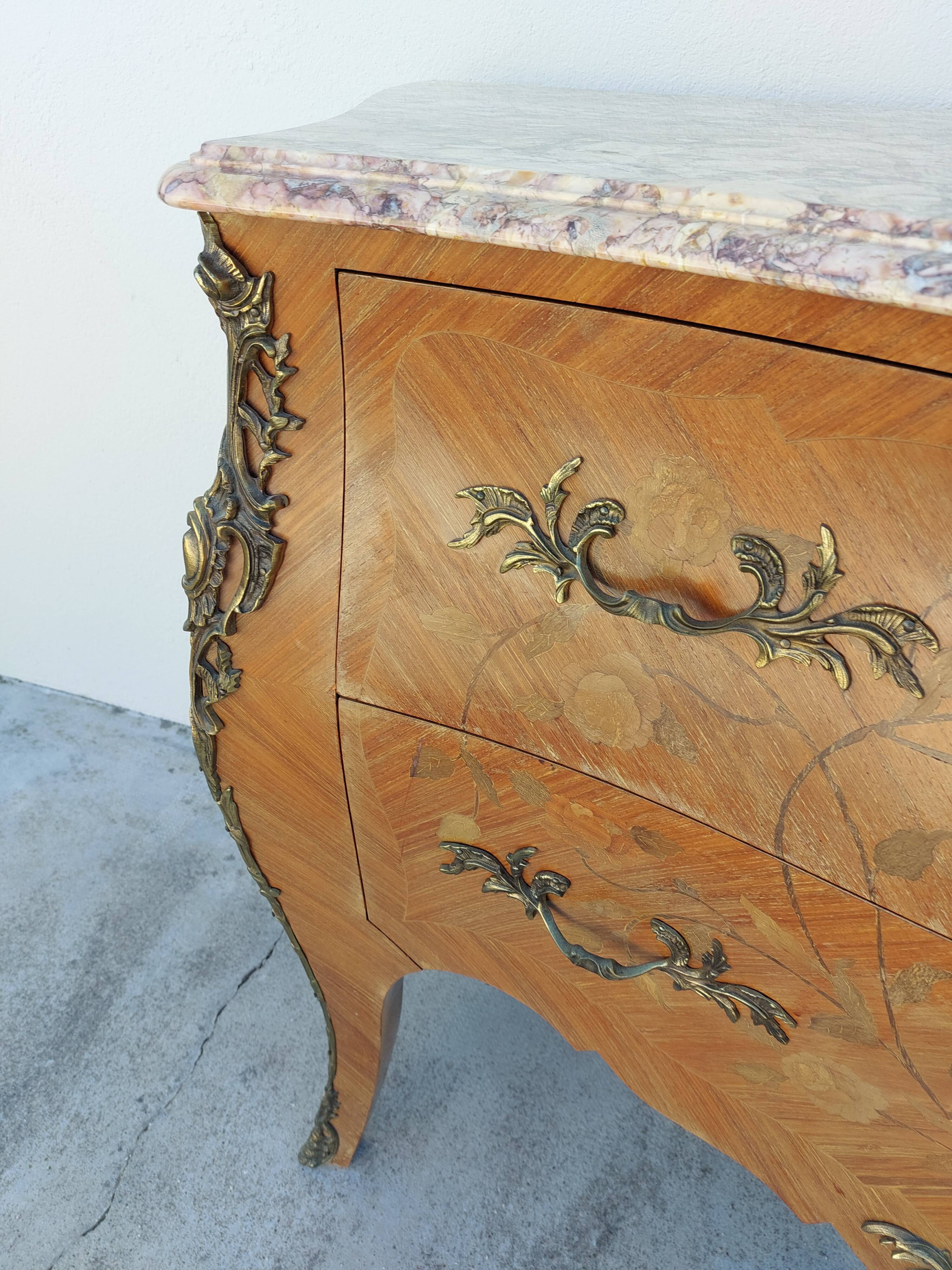 Louis XV chest of drawers in rosewood marquetry