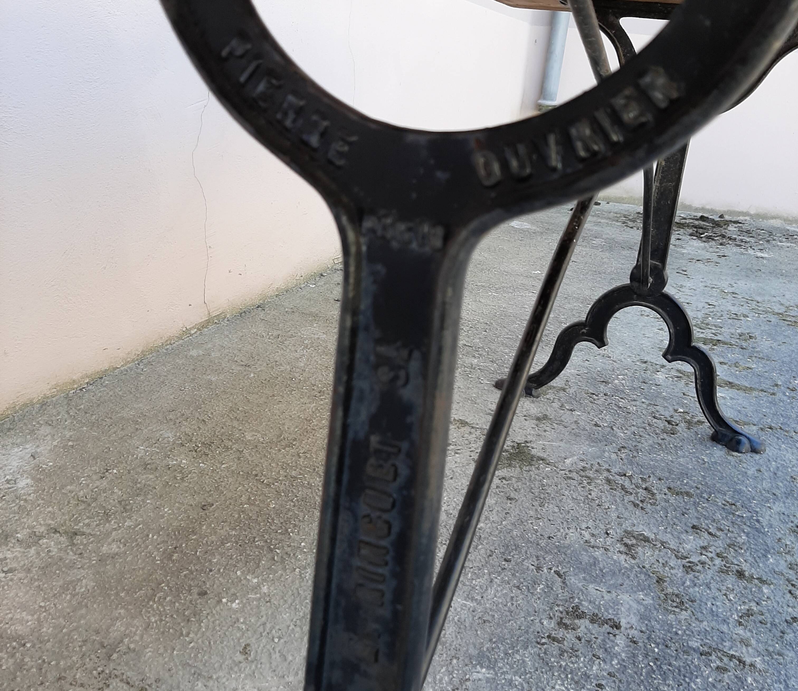 Bistro table pite cast 1900 Paris