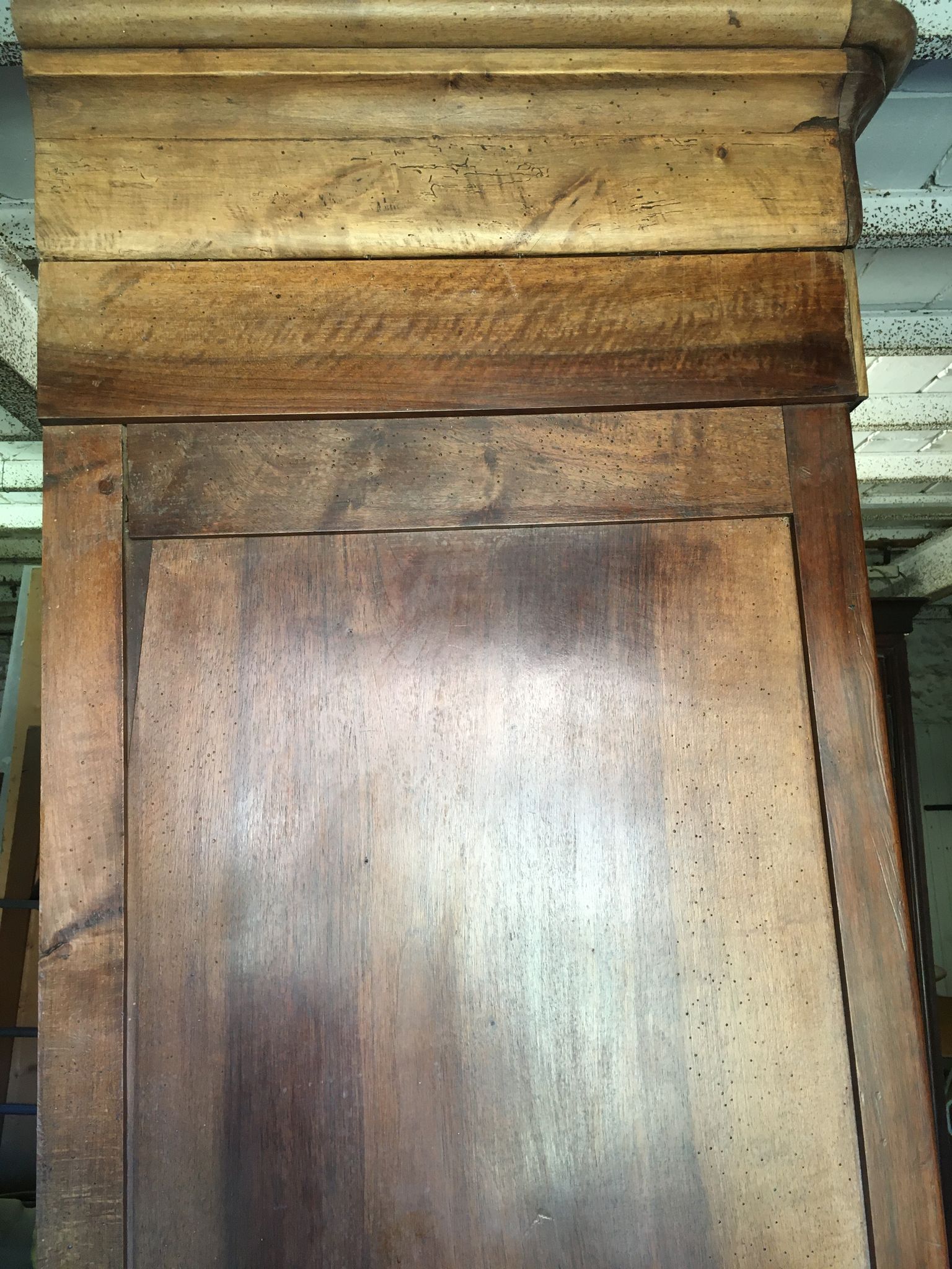 Armoire Louis Philippe en noyer