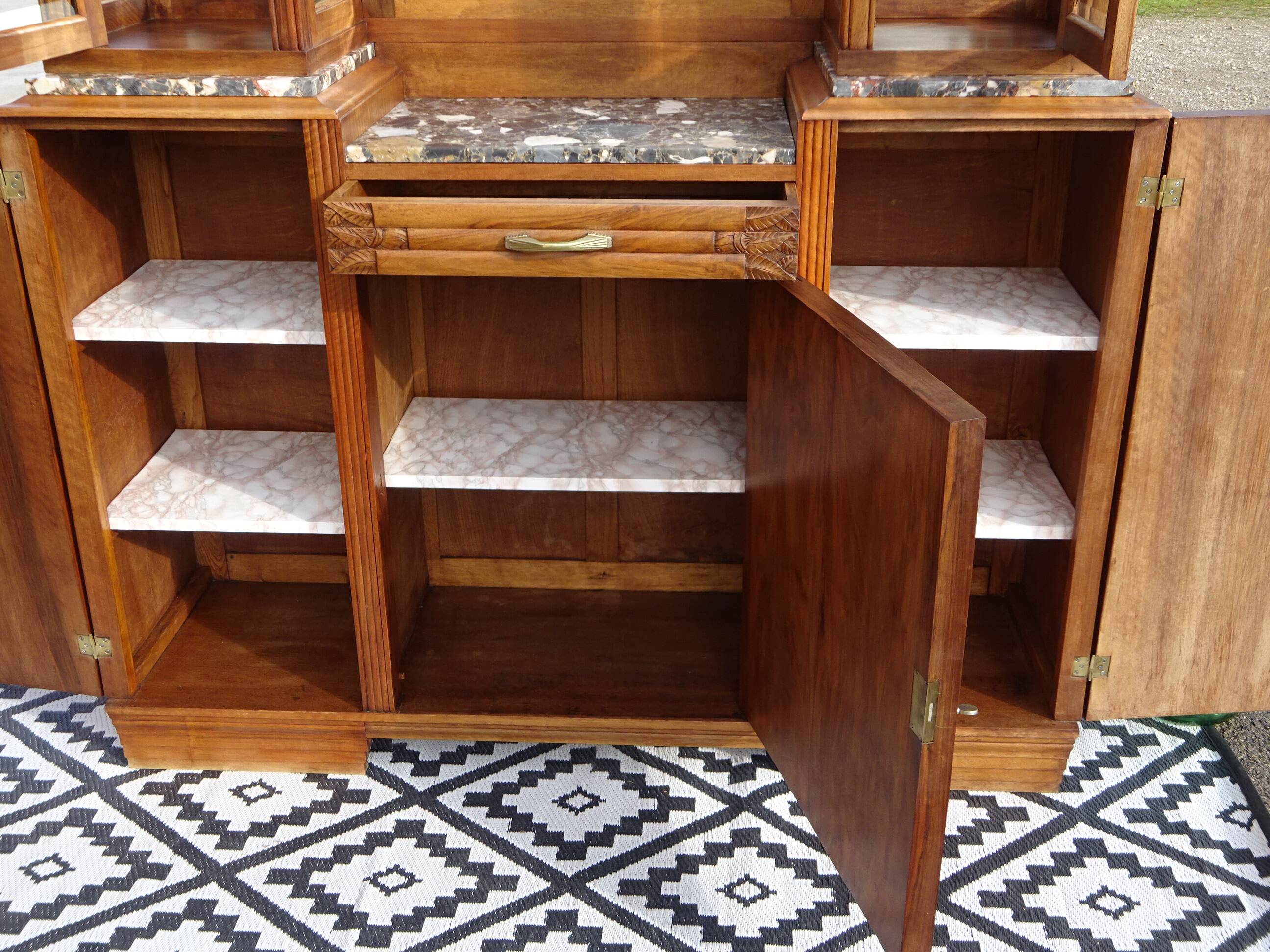 Buffet Art Déco en noyer avec marbres et guérites