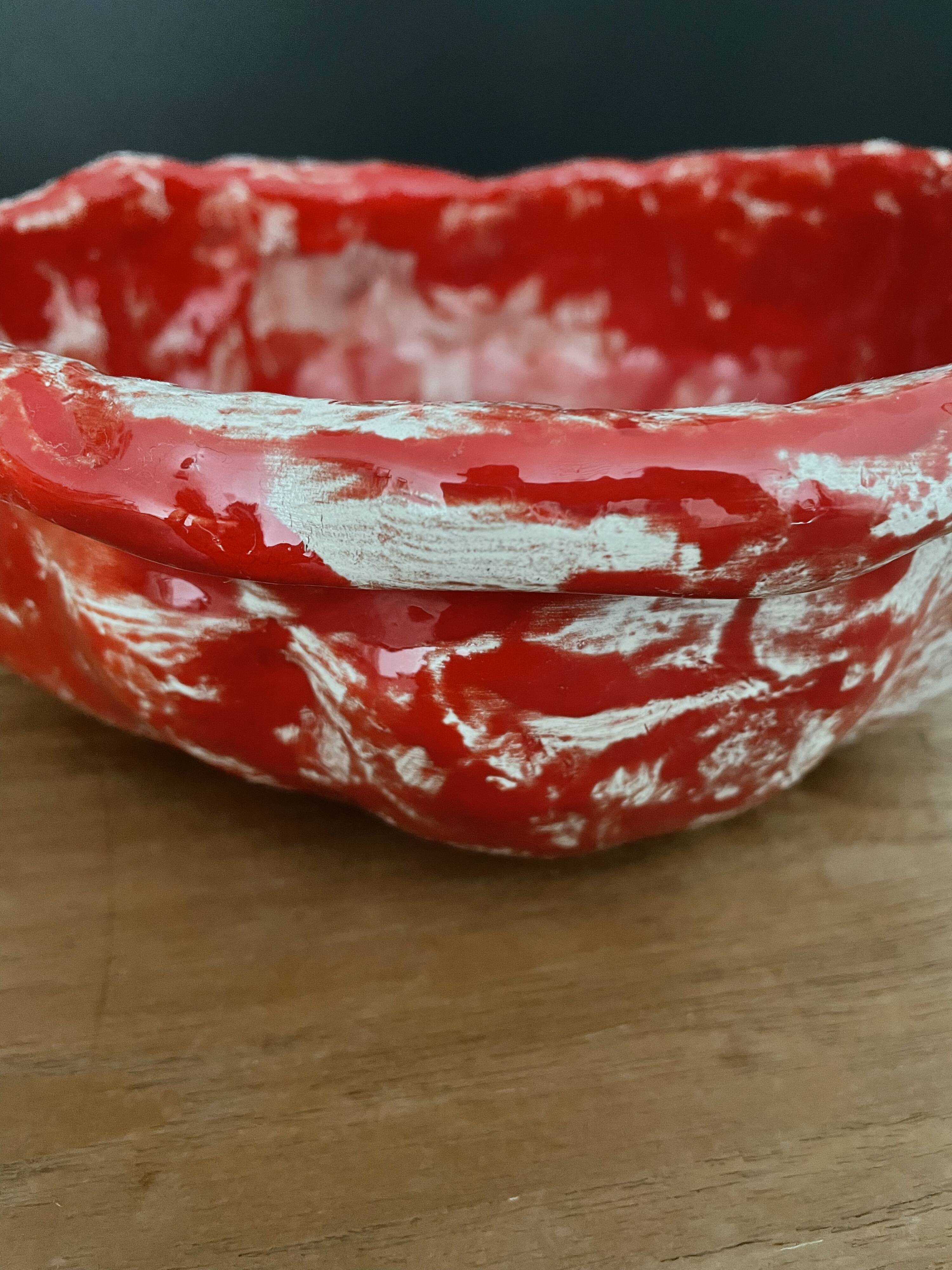 Fruit basket in red and white ceramic