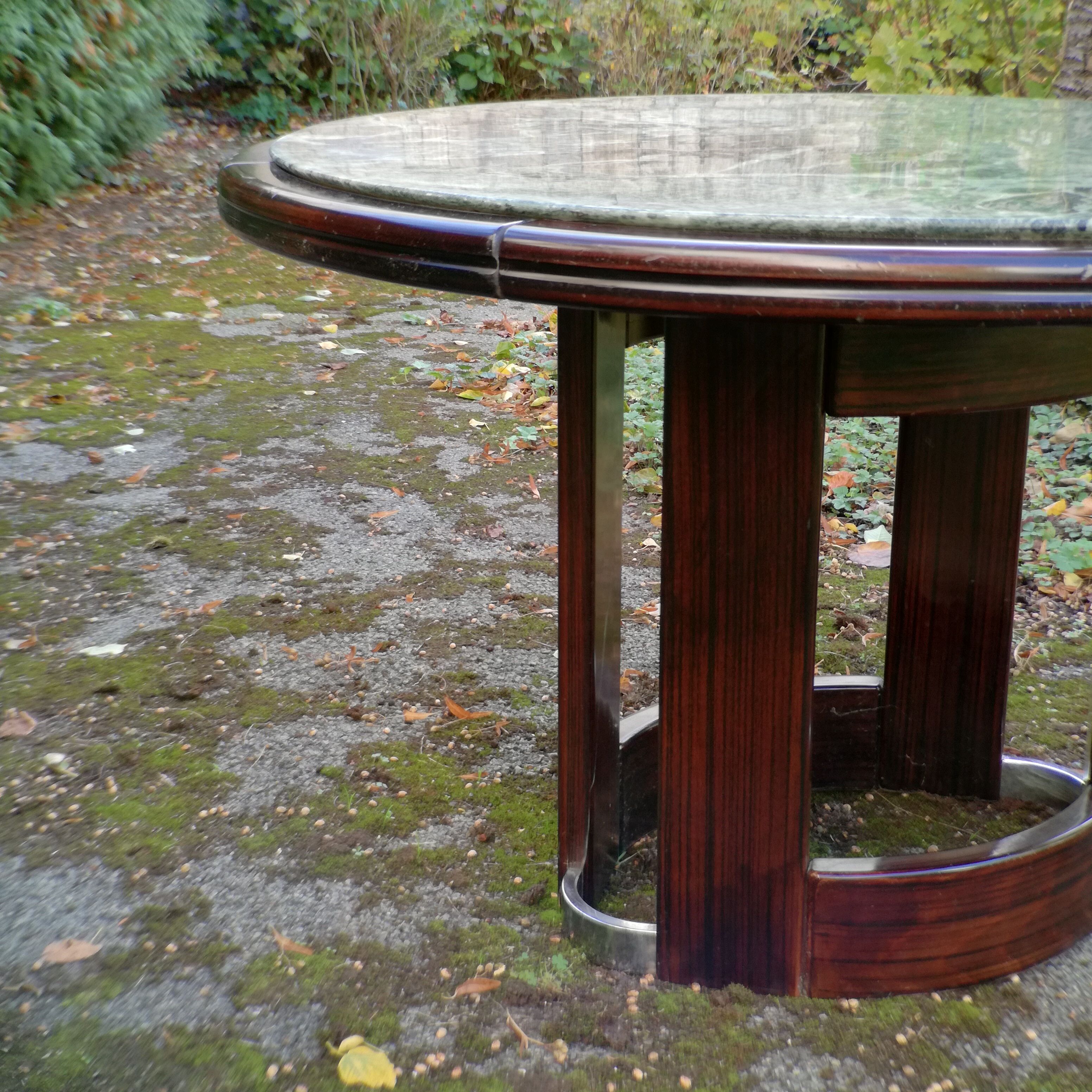 Art Deco round table in green marble