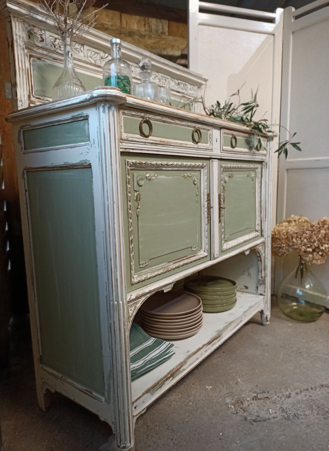 Patinated buffet service
