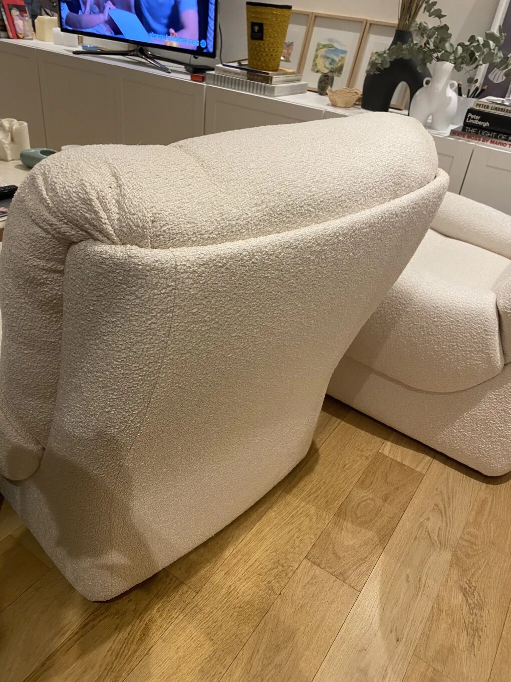 2 armchairs lined with buckle