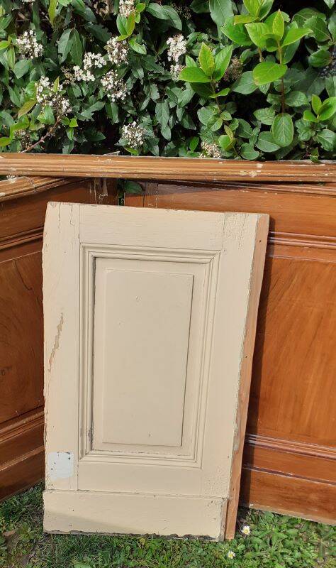 Low wall panelling 8.65m panelled with mouldings wainscoting skirting.