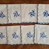 Nappe ronde et ses 8 serviettes brodées main début 20ème en percale de