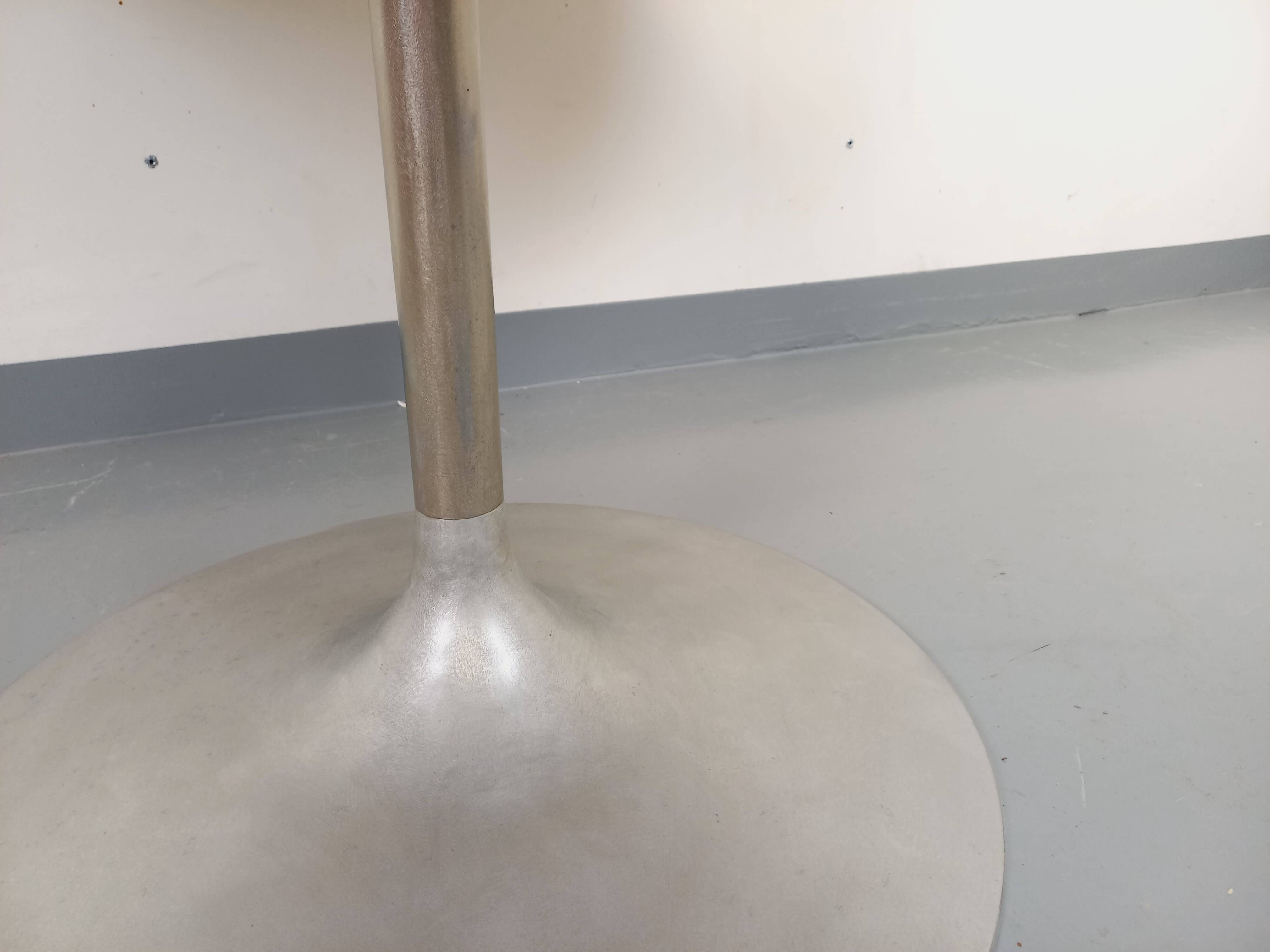 Vintage round tulip dining table by Dieter Wackerlin