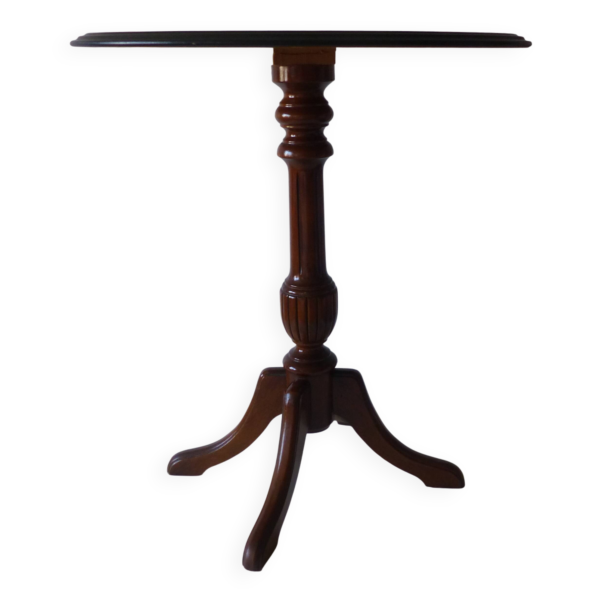 Oval pedestal table