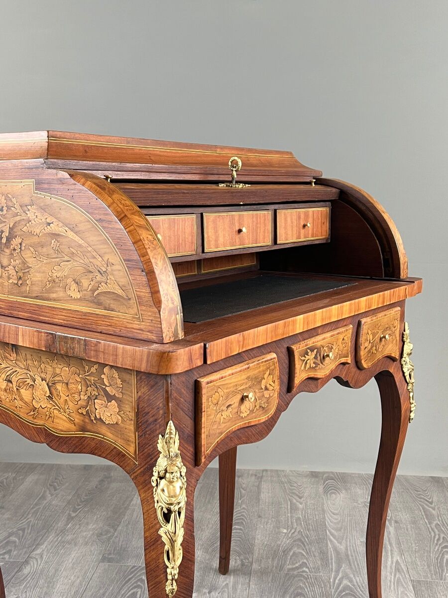 Bureau à cylindre en marqueterie de style Louis XV, XIXe siècle
