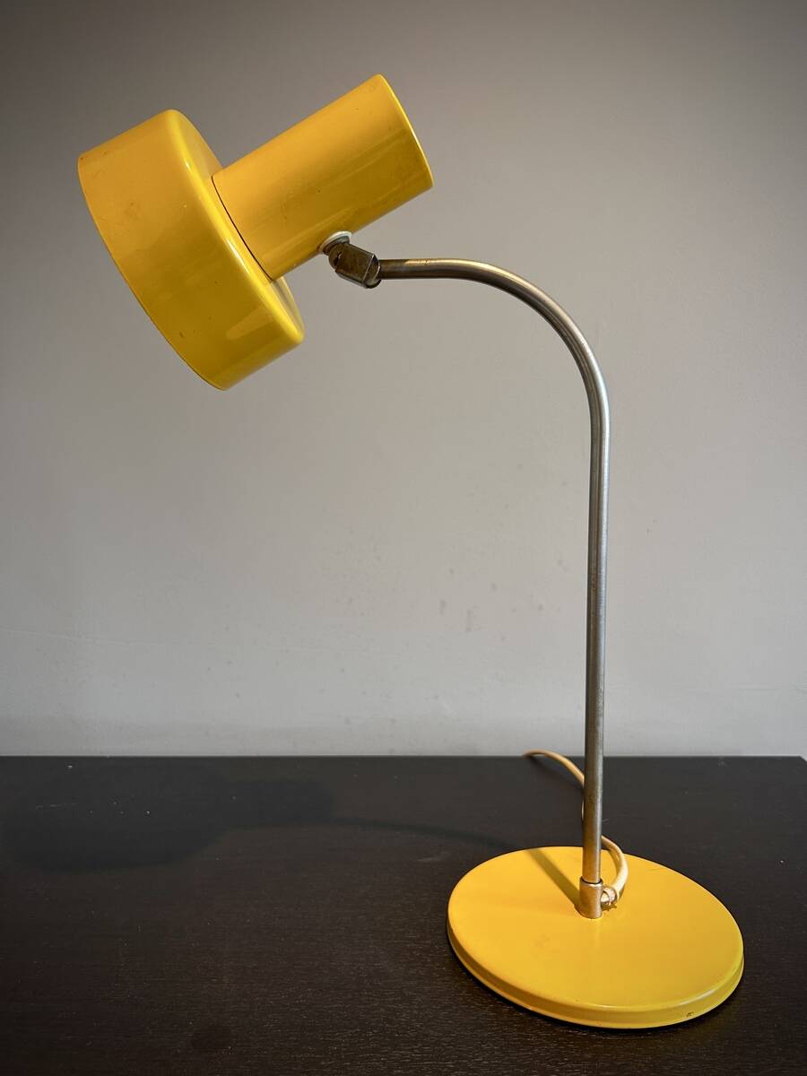 Vintage pop yellow desk lamp