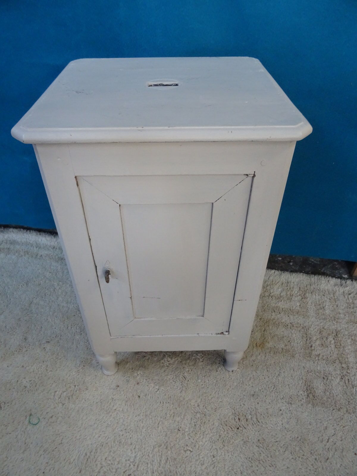 Buffet 19th to one door