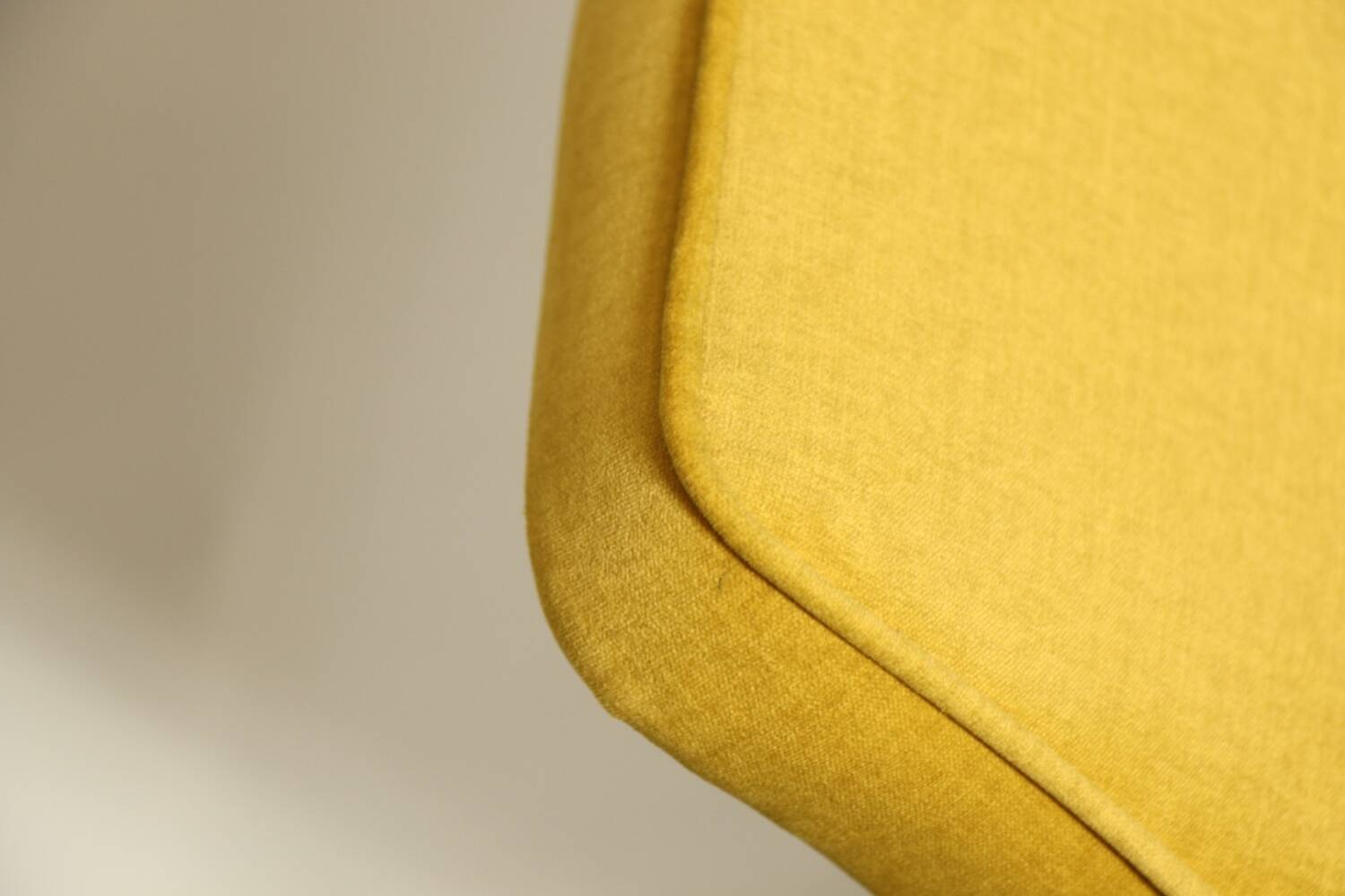 Scandinavian fauteuil jaune rétro  1970 milieu de siècle modern design chaise de salon
