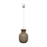 Suspension of the 70s in gray opaline