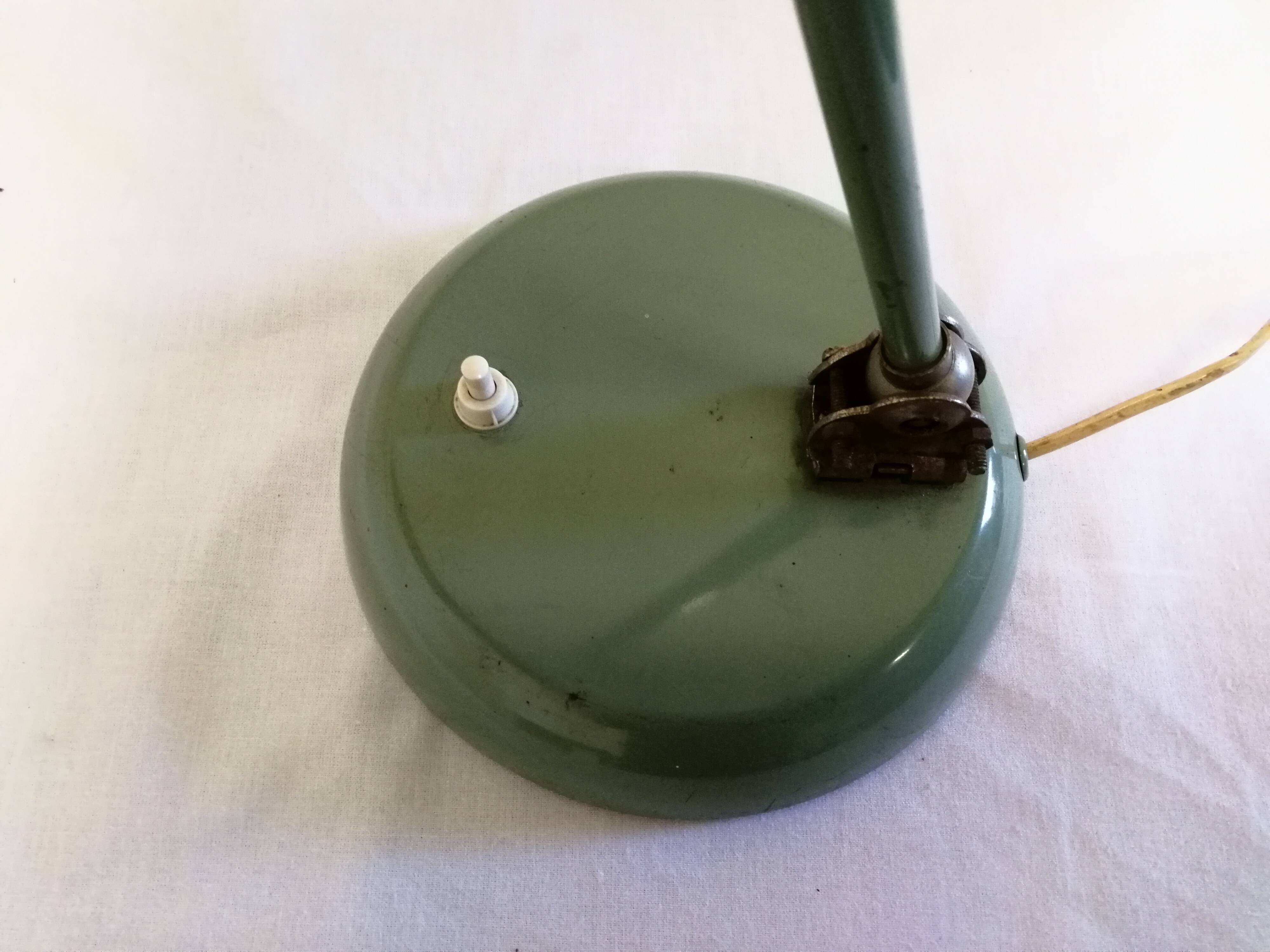 Industrial articulated desk lamp