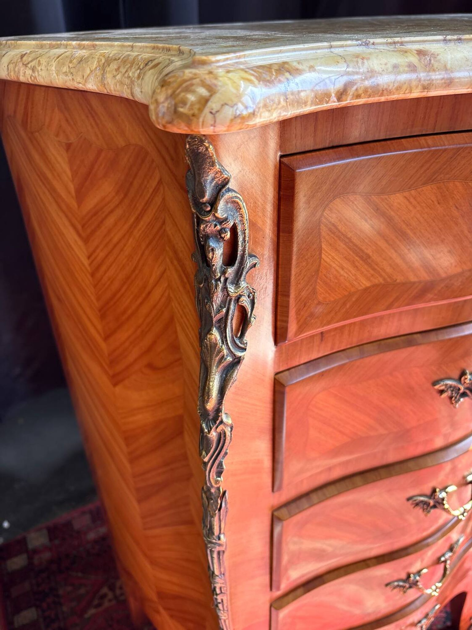 Chiffonier with 5 drawers in Louis XV style, stamped Skalski.