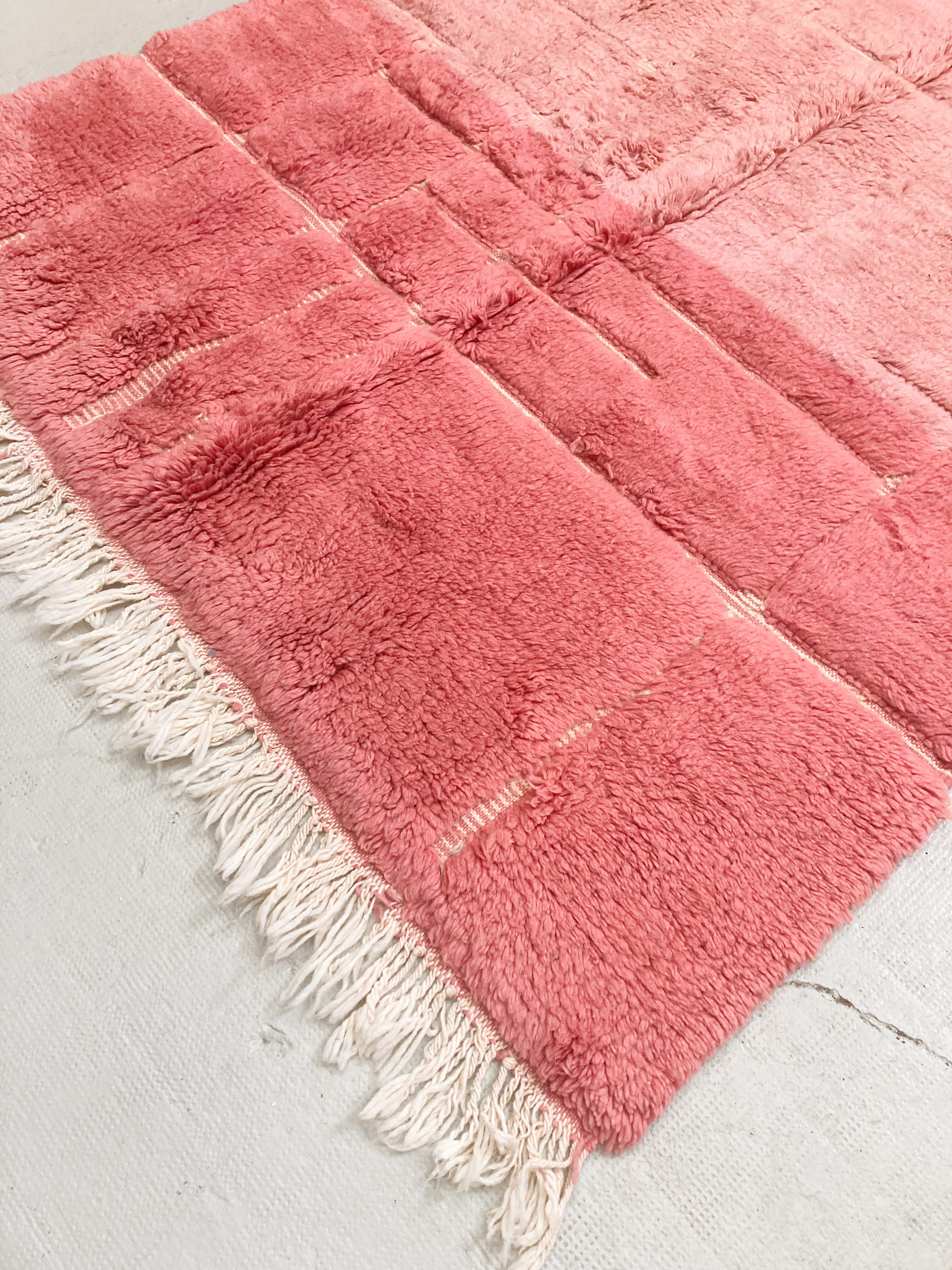 Moroccan berber carpet beni ouarain pink 2,28x1,52m