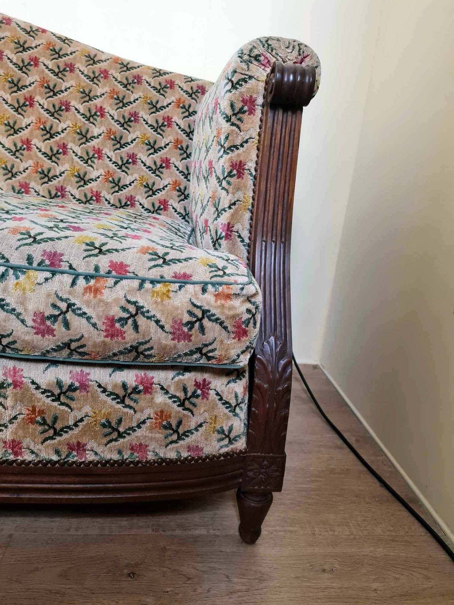 Louis XVI style bench circa 1900, geneva velvet tapestry with floral decorations