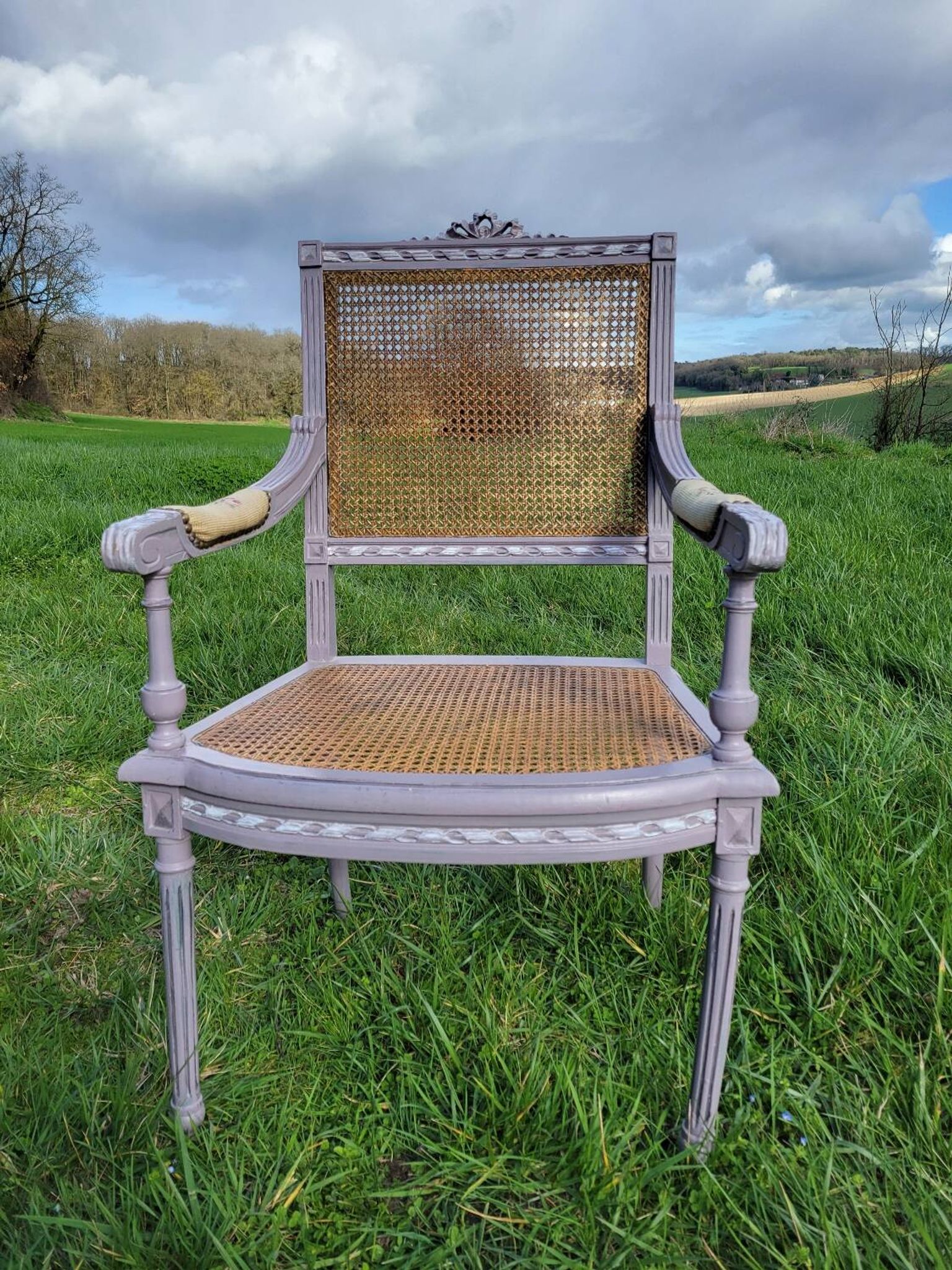 Fauteuil Louis XVI en cannage, milieu du XIXe siècle