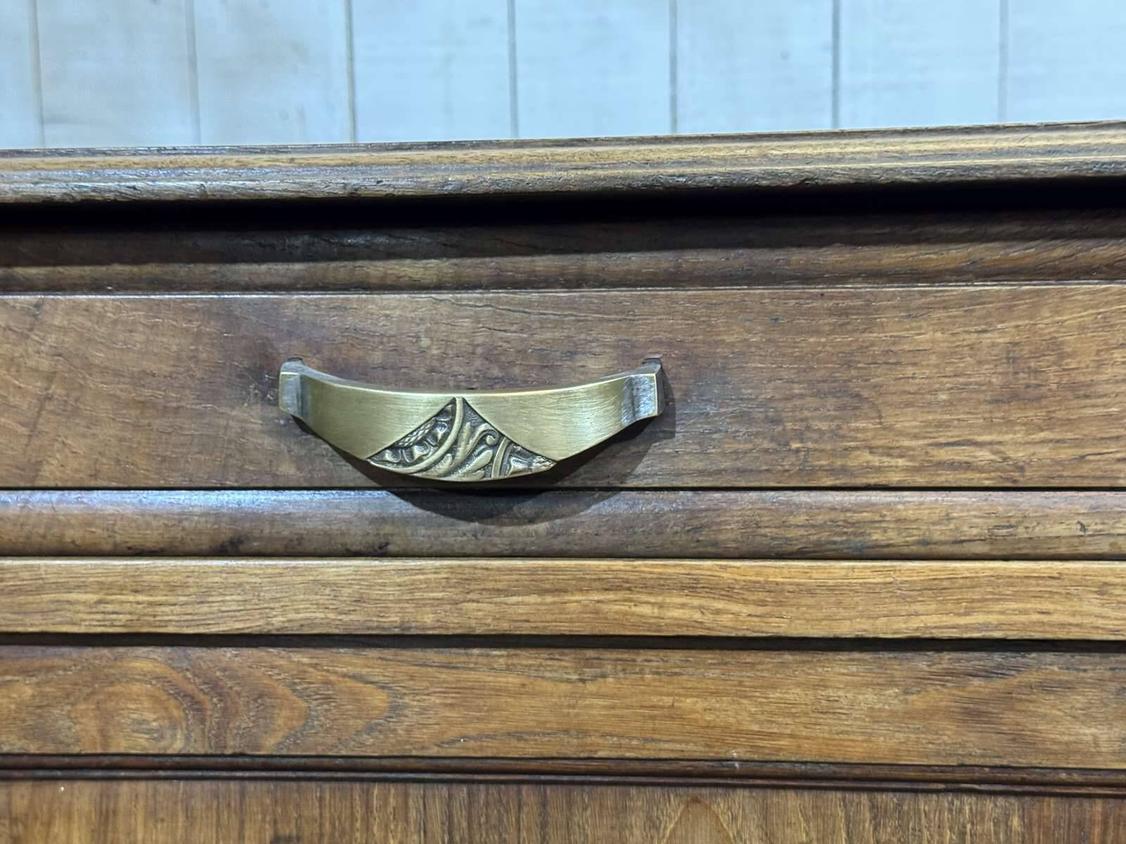 Rustic Art Deco buffet from the 1930s in chestnut wood.